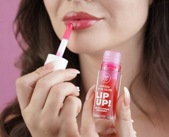 NATURAL-LIP-OIL-GLOSS-–-ROSÉ-FRUITÉ-LIP-UP–6ml-1 NATURAL-LIP-OIL-GLOSS-–-ROSÉ-FRUITÉ-LIP-UP–6ml-1